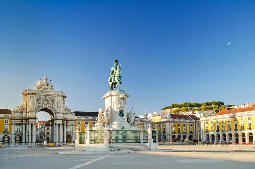 Lisbon Grand Tour 4 Hours (All in one) tuk tuk tour